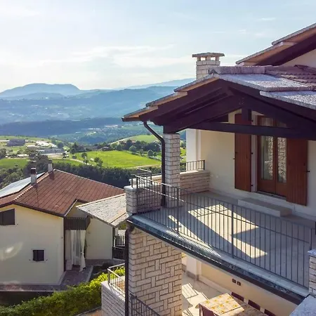 La Terrazza In Lessinia, Verona Apartment *